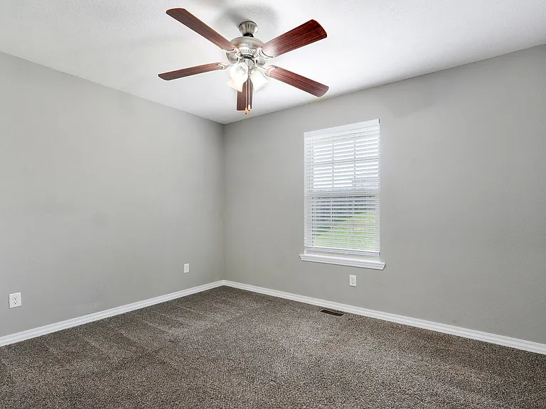 678 E Simpson St — Photo 22