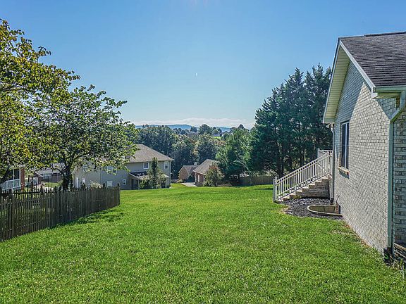5th image of 520 Farmview Dr