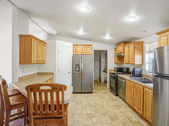 5th image of 349 N Foothill Dr