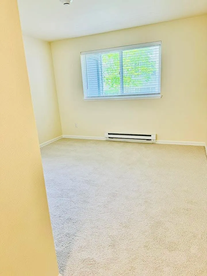 2 bed, 837 sqft, $2,100 — Photo 3