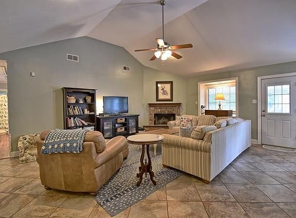 3rd image of 71524 Schooner Pl