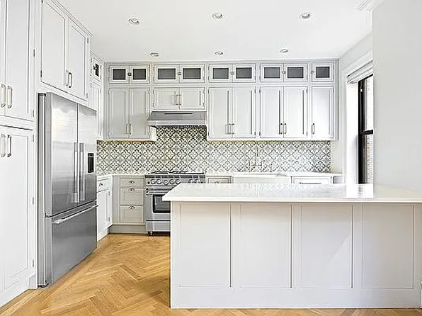 225 Eastern Pkwy #3, Brooklyn, NY 11238