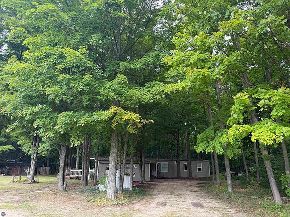 5th image of 272 S Haze Rd
