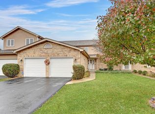 7945 Richardson Ln, Tinley Park, IL 60487