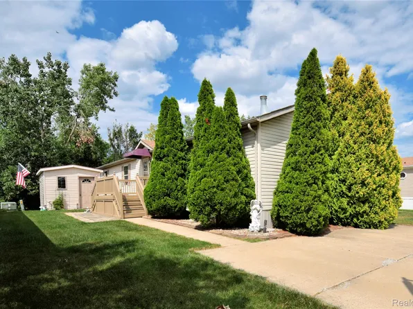 2147 Zack Ridge Dr, Newport, MI 48166