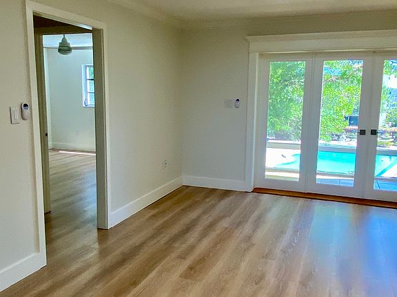 3rd image of 700 Melrose Ave APT H21