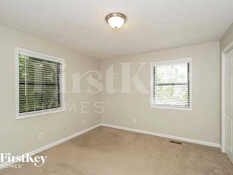 585 Kurtz Rd — Photo 13