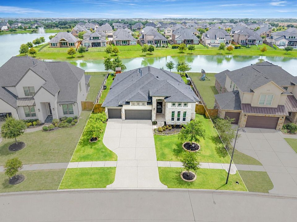 1st image of 440 Stratus View Ct