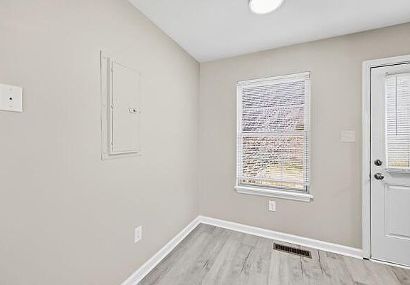 4th image of 305 Lake St APT 18
