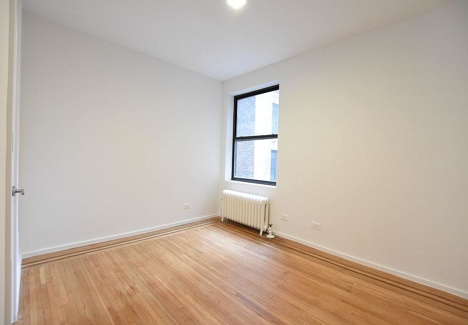1st image of 256 Seaman Ave APT 4B