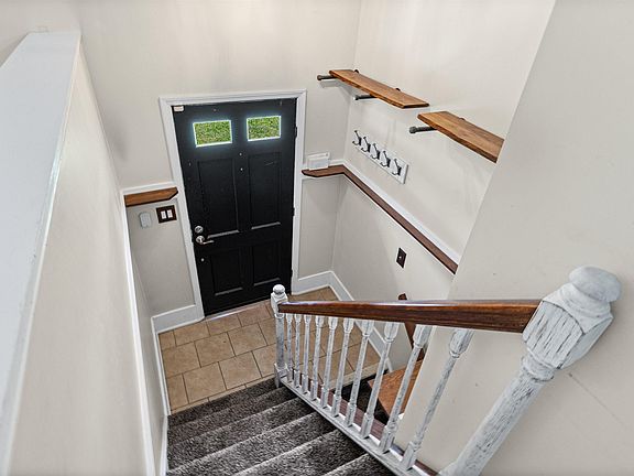 3rd image of 202 Blueberry Ln