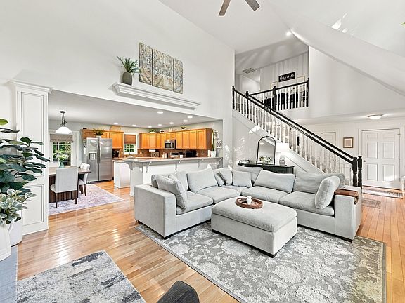 4th image of 3922 Briar Ridge Rd