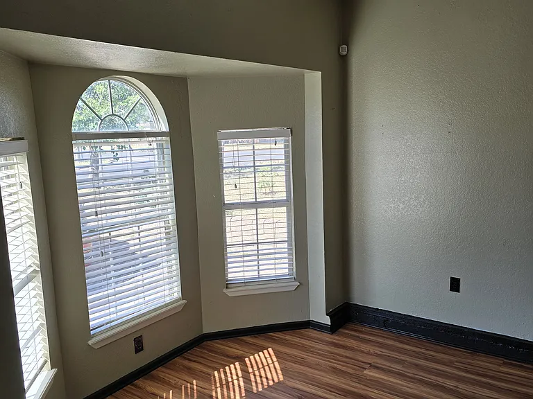 2408 W Kansas Ave — Photo 4