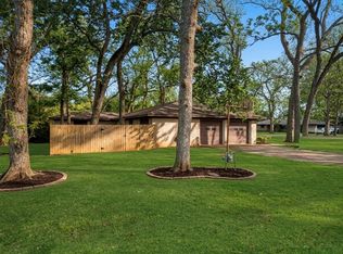 213 Van Winkle St, Lake Jackson, TX 77566