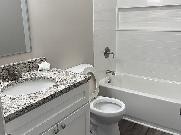 3rd image of 232 Springwood Dr APT 4