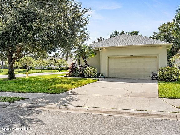 3rd image of 555 Greenleaf Ln