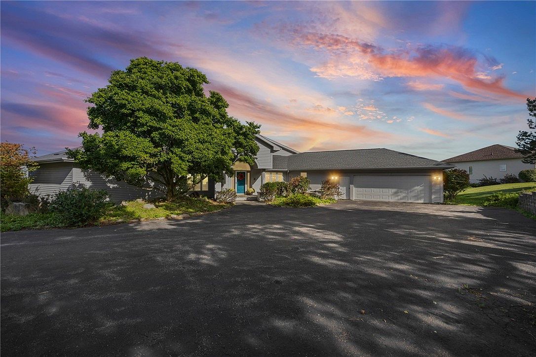 1431 State Route 444 — Victor Hills Country Club