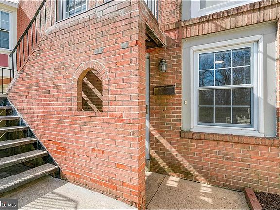 2nd image of 8104 Lakepark Dr #1