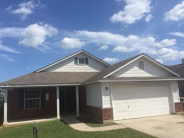 Large 4 bedroom 2 bath with bonus room