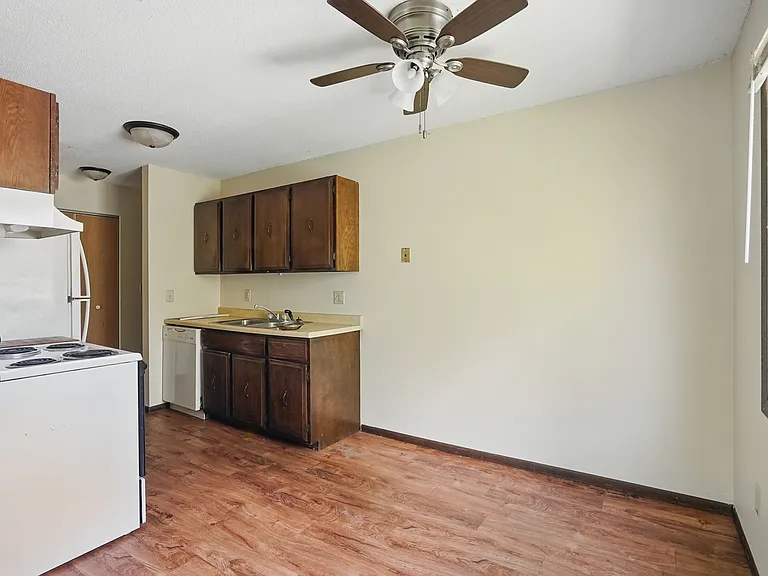 North Shore Apartments — Photo 7
