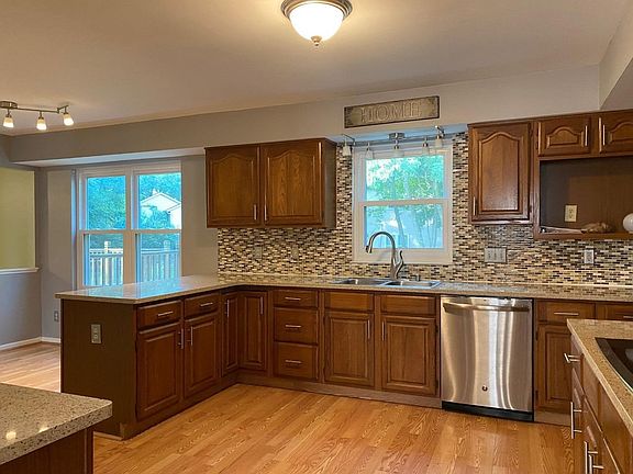 5th image of 11484 Oakstand Dr