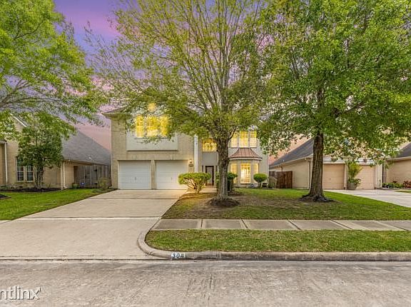2nd image of 304R Lago Vista St