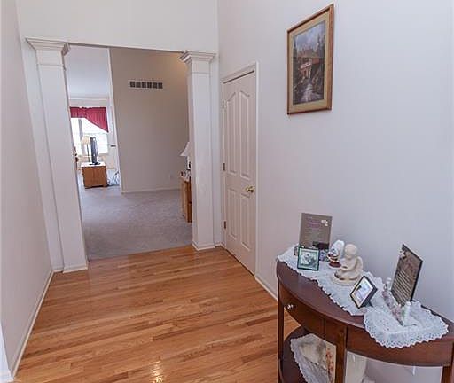 3rd image of 283 Lexington Cir