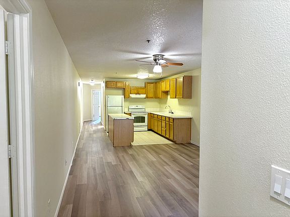 4th image of 10211 N Lombard St #10