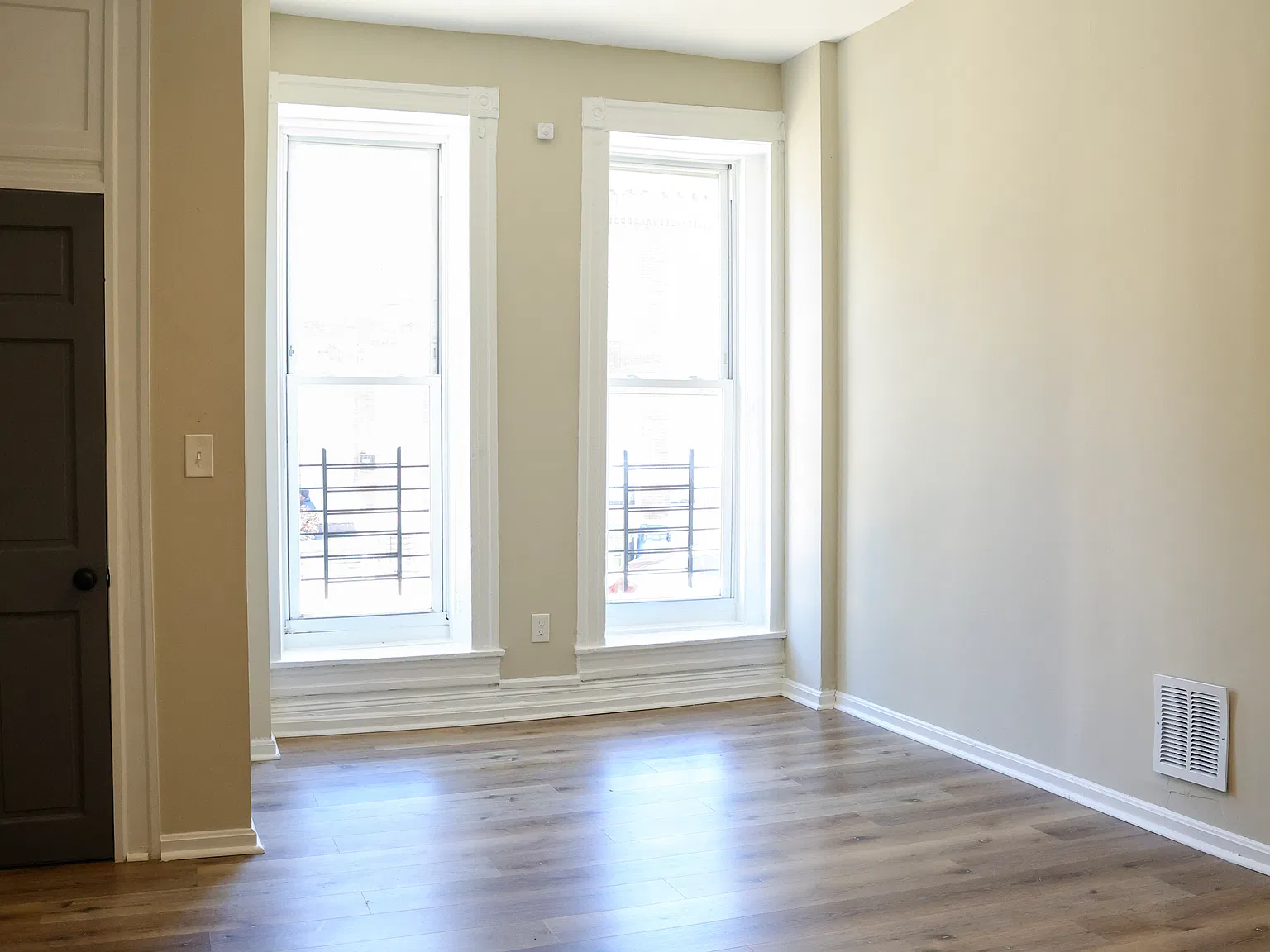3 bed, 1.5 bath, 1364 sqft, $1,900 — Photo 4