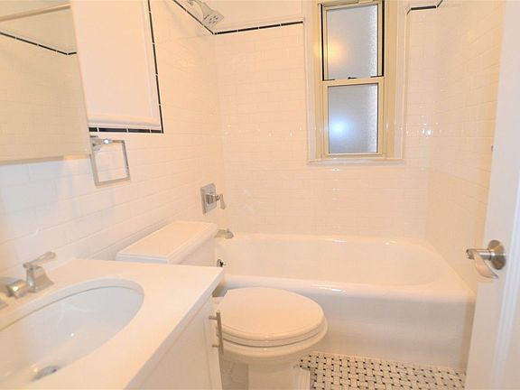 5th image of 25 E 10th St APT 4D