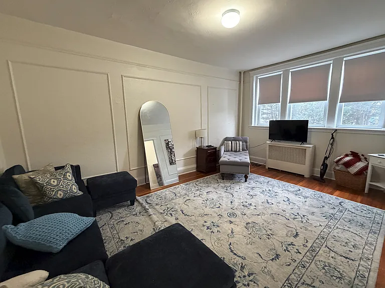 70 Chiswick Rd #7 — Photo 1