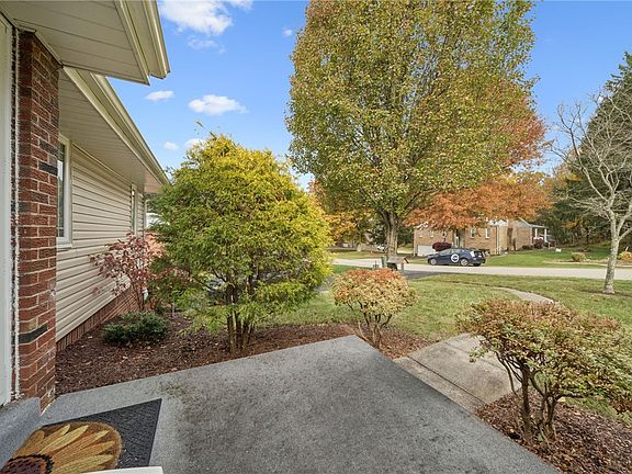 3rd image of 13748 Loretta Dr