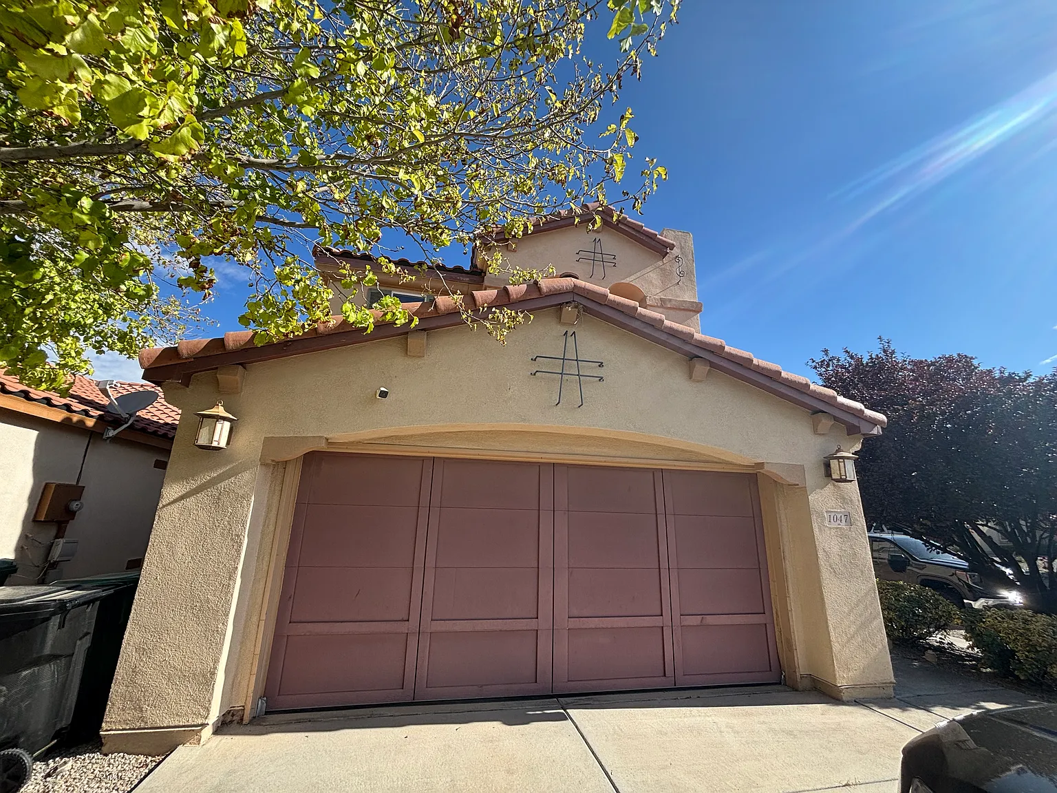 3 bed, 2.5 bath, 1938 sqft, $2,200 — Photo 2