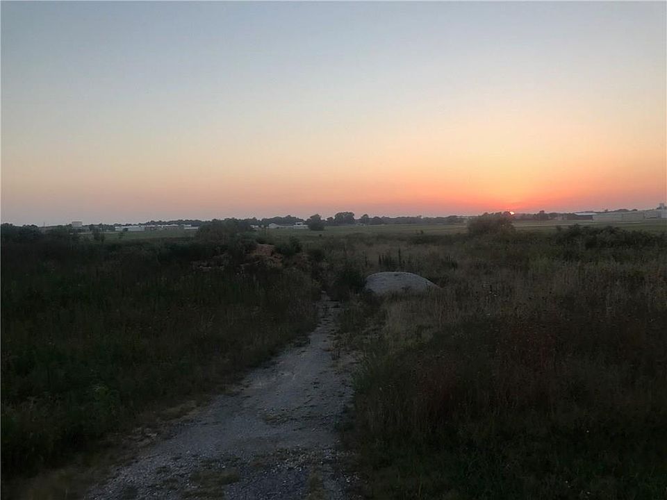 2nd image of Airport Rd