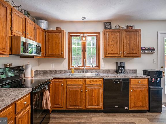 4th image of 26 Highland Ct