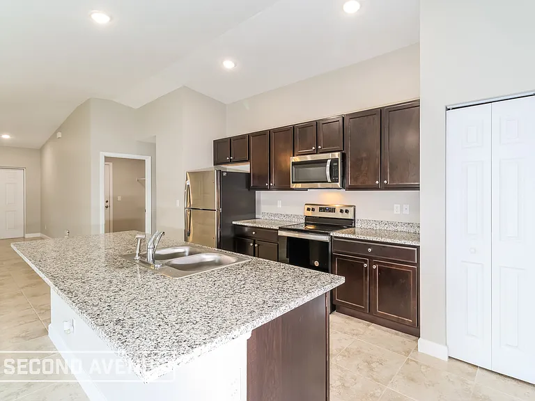 259 Trenton Ave SW — Photo 5
