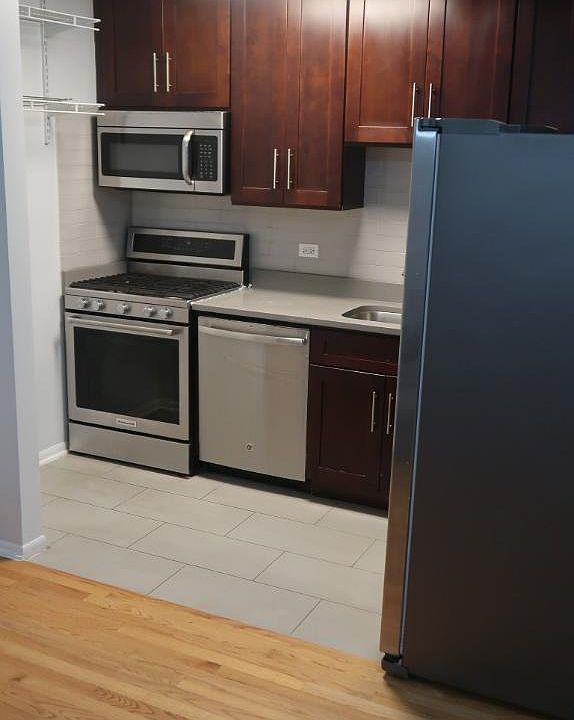 1st image of 535 W Cornelia Ave APT 105
