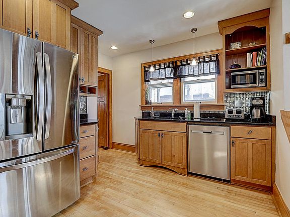 3rd image of 6923 W Wisconsin Ave