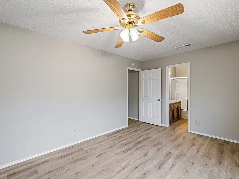 321 Gardenview St — Photo 3
