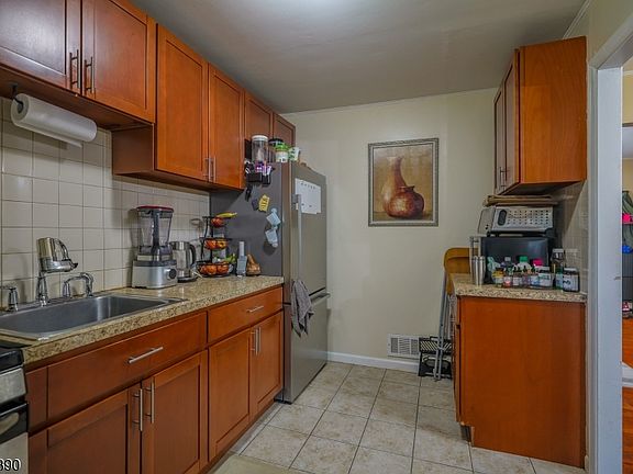 3rd image of 214 Villa Pl