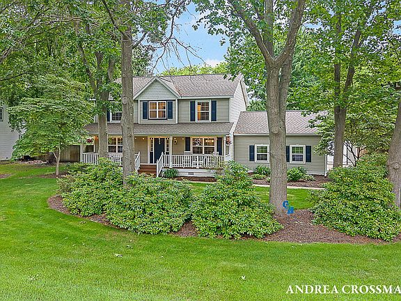 4th image of 15213 Meadowwood Dr