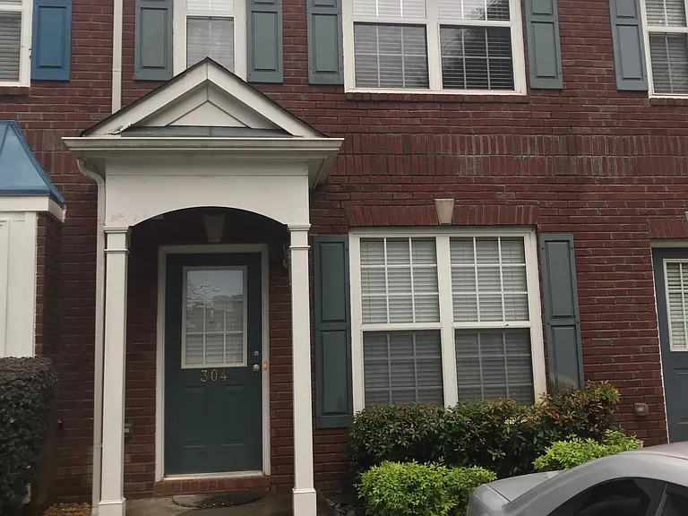 304 Paden Cove Trl — Photo 1
