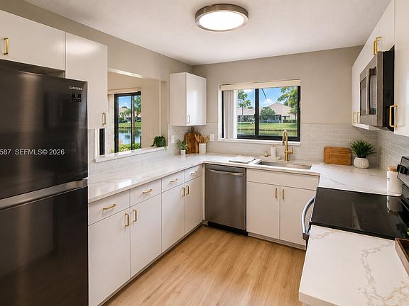 5th image of 10213 NW 33rd St