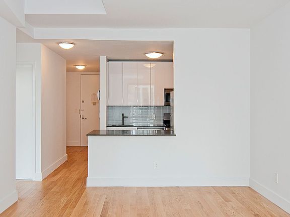 3rd image of 45 Wall St APT 803