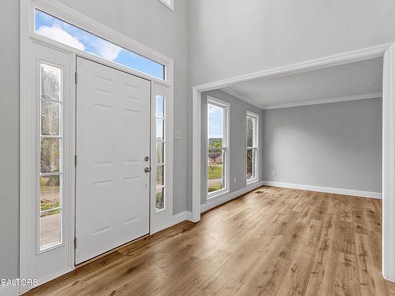 5th image of 1023 Ambleside Ct