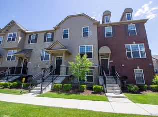 2940 Glenbar Cir, Rochester Hills, MI 48307