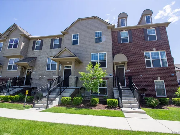 2940 Glenbar Cir, Rochester Hills, MI 48307