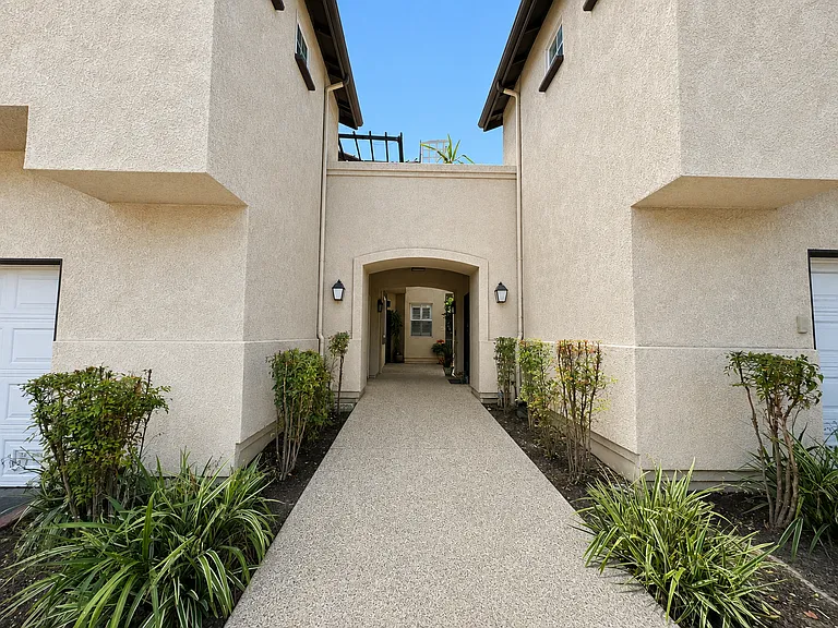 26 Sagebrush — Photo 1