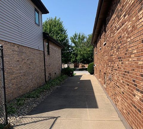 4th image of 11535 S Avenue H