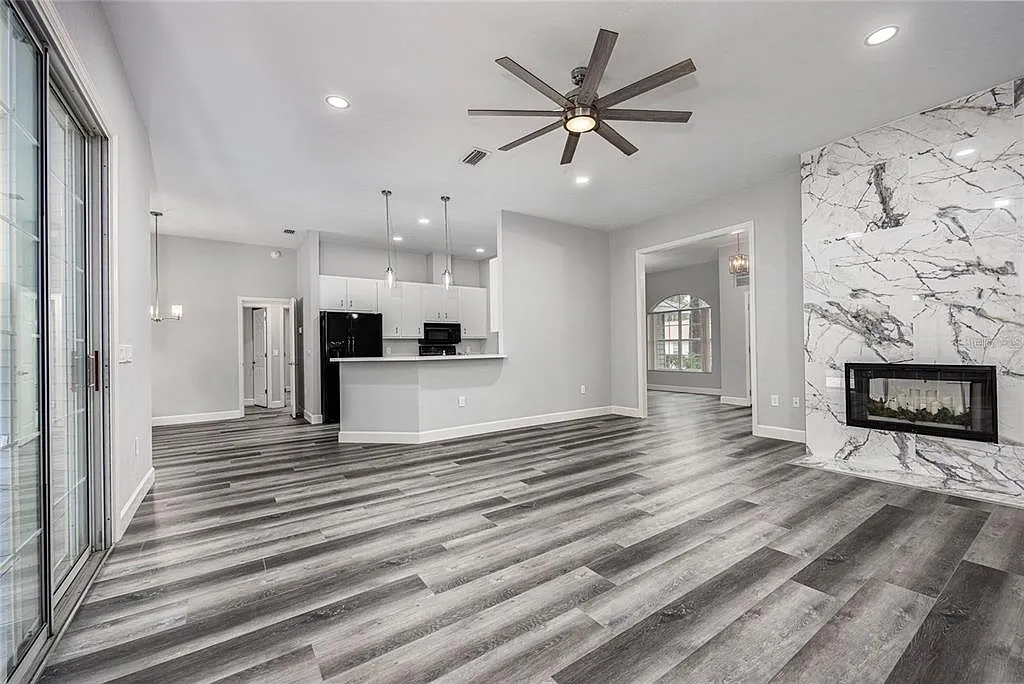 3 bed, 2.0 bath, 2190 sqft, $2,900 — Photo 3